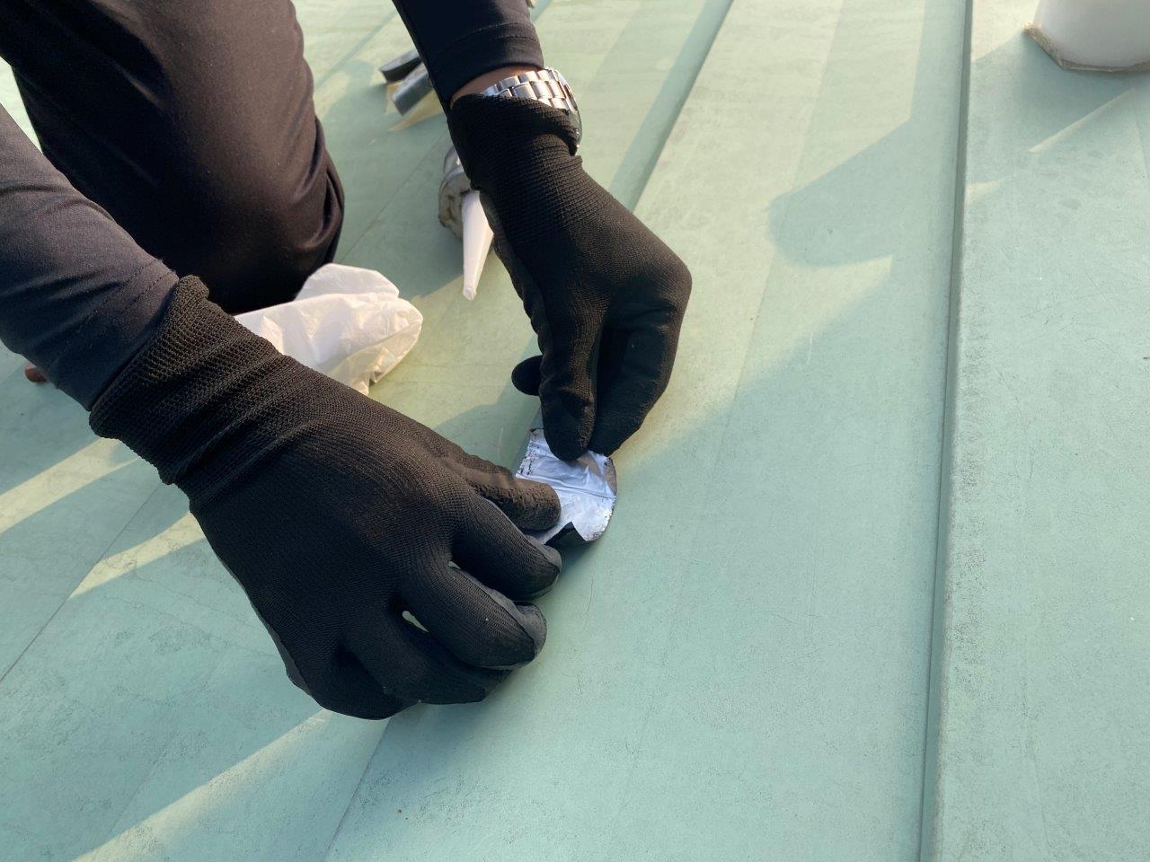 板金屋根に穴　現地調査