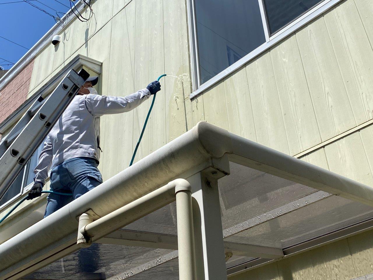 窓サッシから雨漏れ