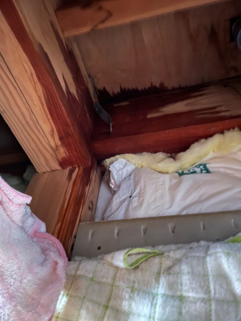 築20年のお宅で3部屋雨漏れ