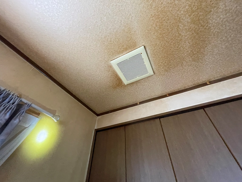 築20年のお宅で3部屋雨漏れ