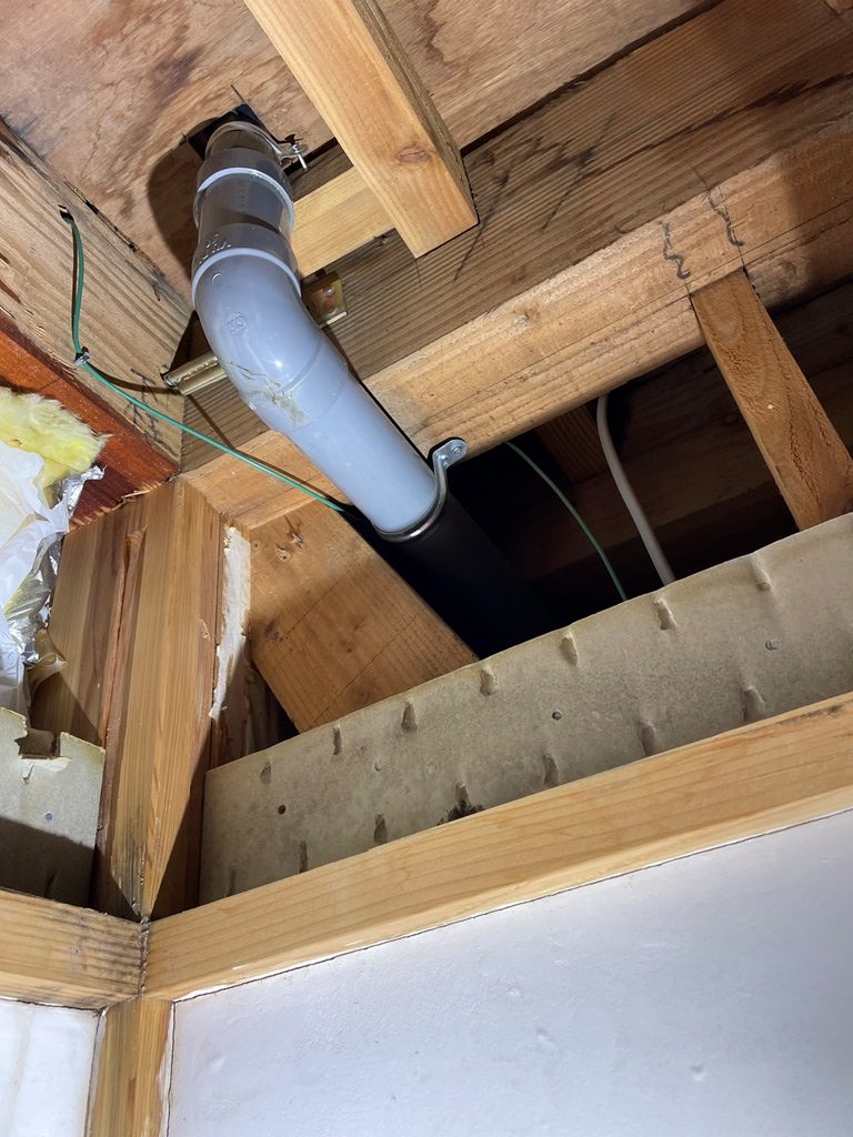 築20年のお宅で3部屋雨漏れ