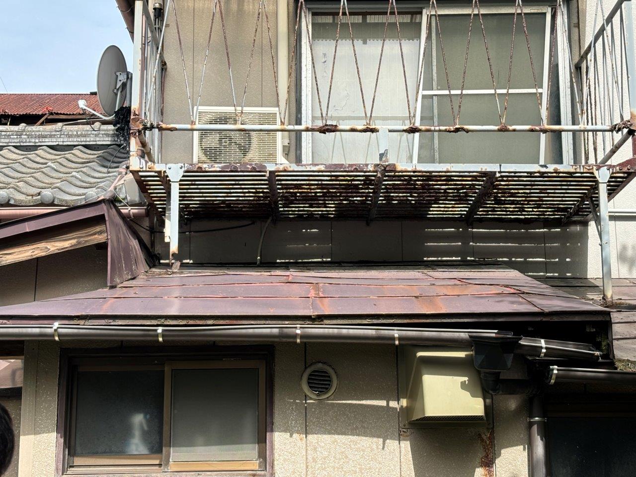 板金屋根雨漏れ　現地調査