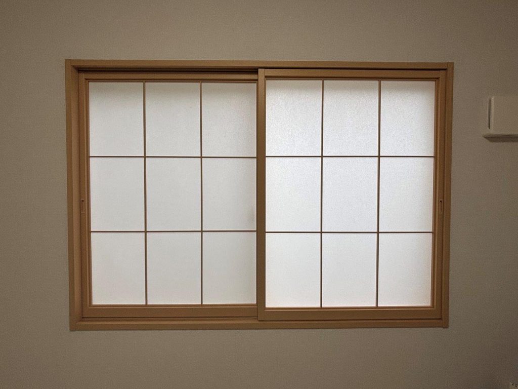 障子戸を閉めた窓