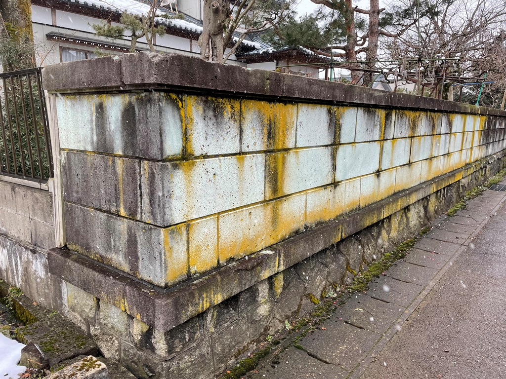 大谷石塀洗浄・塗装