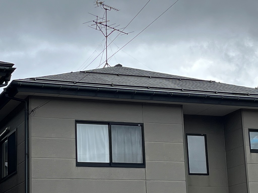 築23年ガルバリウム鋼板屋根より雨漏れ
