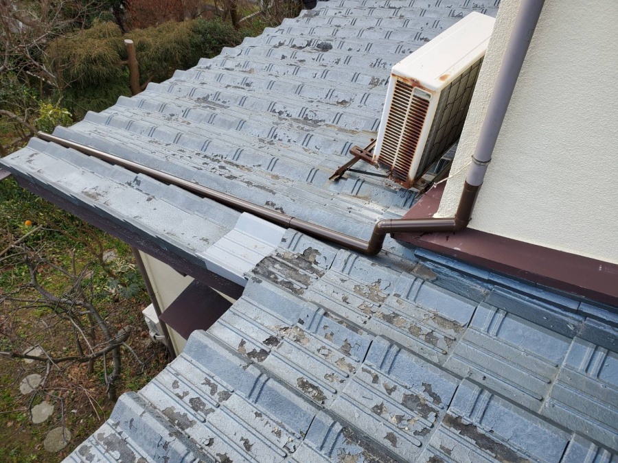 下屋に新規はい樋取付工事