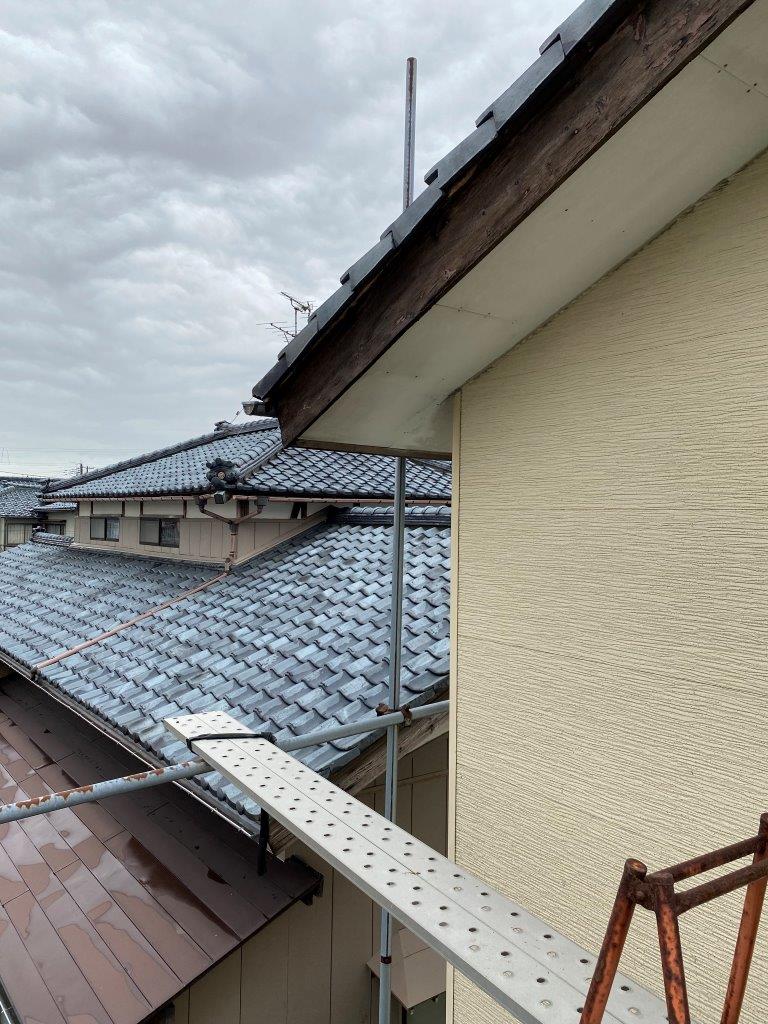 屋根上のガラ撤去