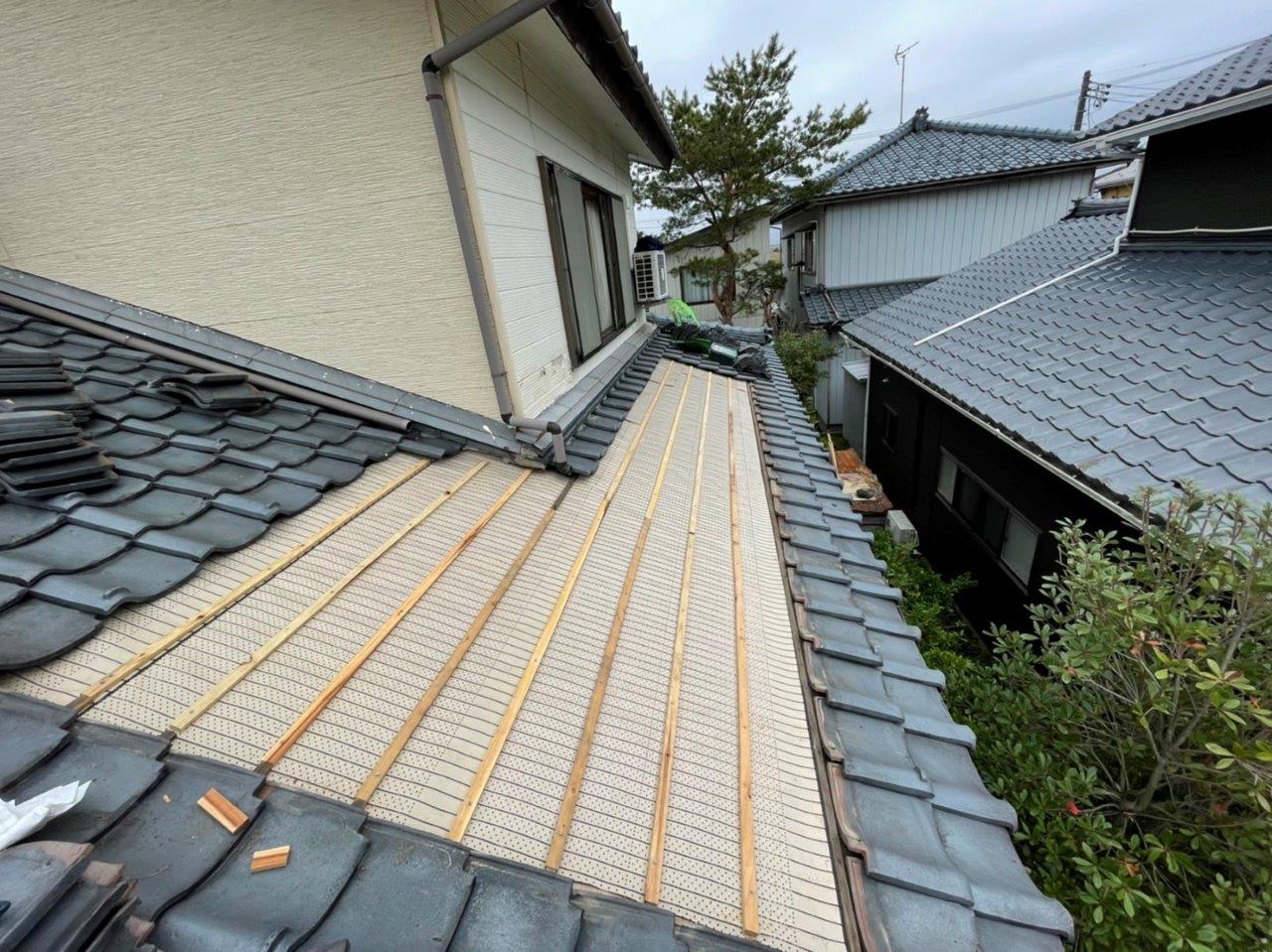 新潟市江南区にて雨漏れ修繕で瓦屋根の葺き直し工事