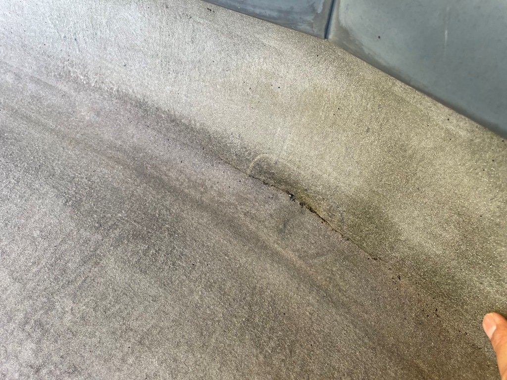 キッチンの換気扇内部より雨漏れ