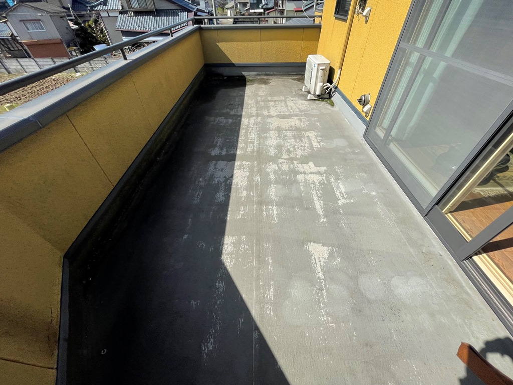 キッチンの換気扇内部より雨漏れ