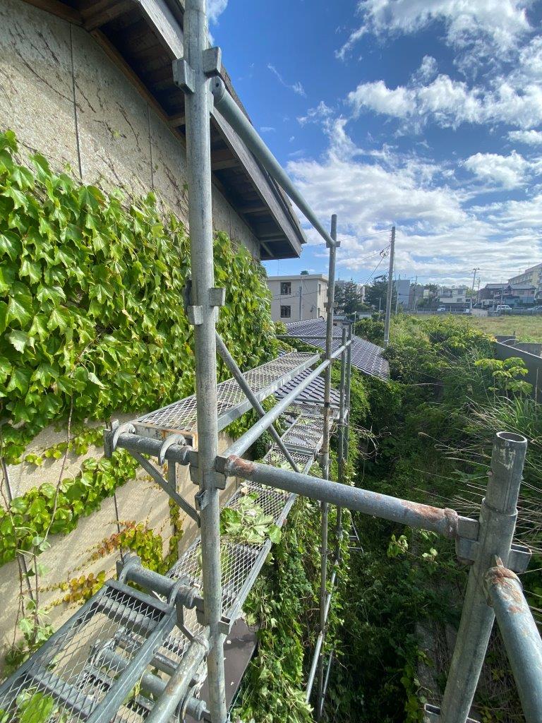 軒天張り替えのため仮設足場設置