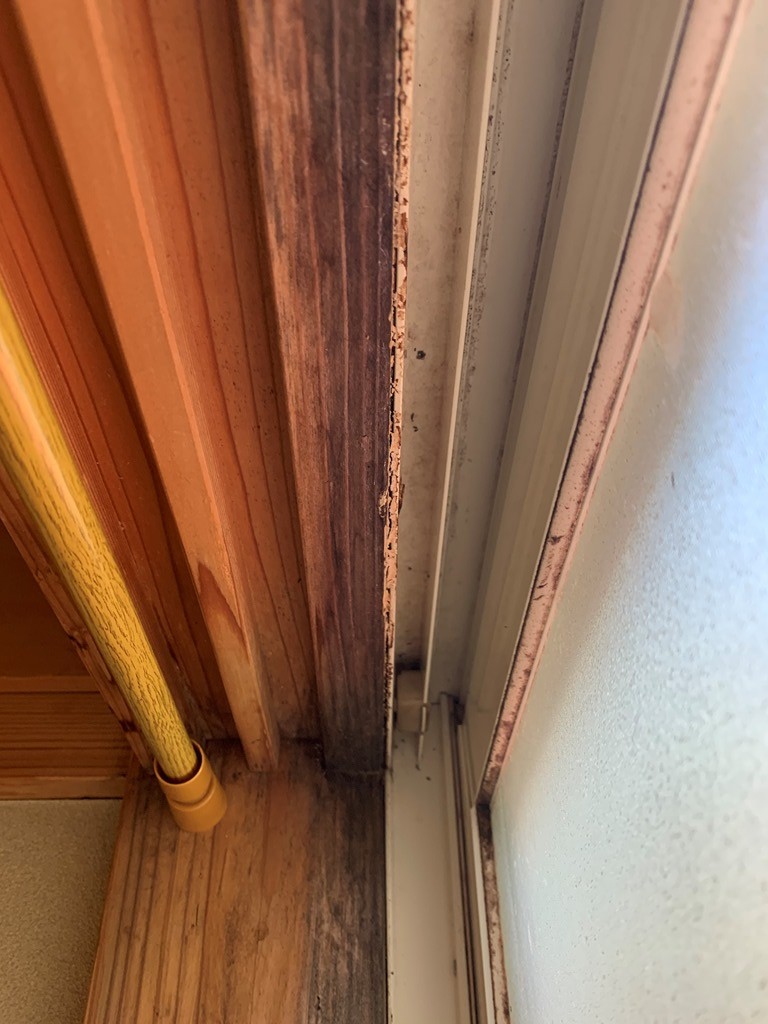 1階窓枠雨漏れ修繕工事