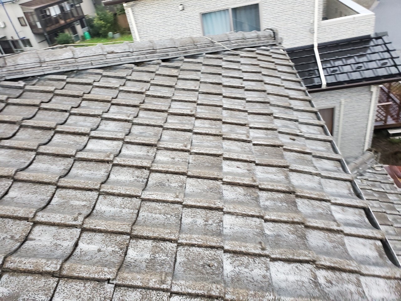 雨漏れしているため屋根葺き替え