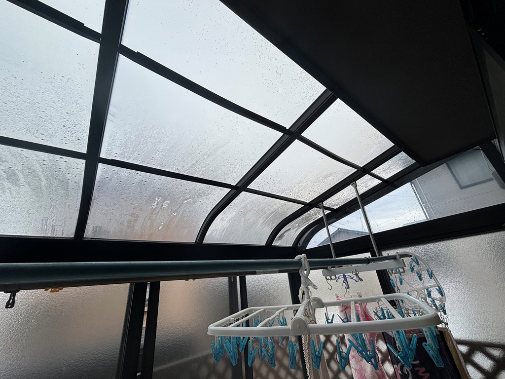サンルームポリカ屋根　水漏れ