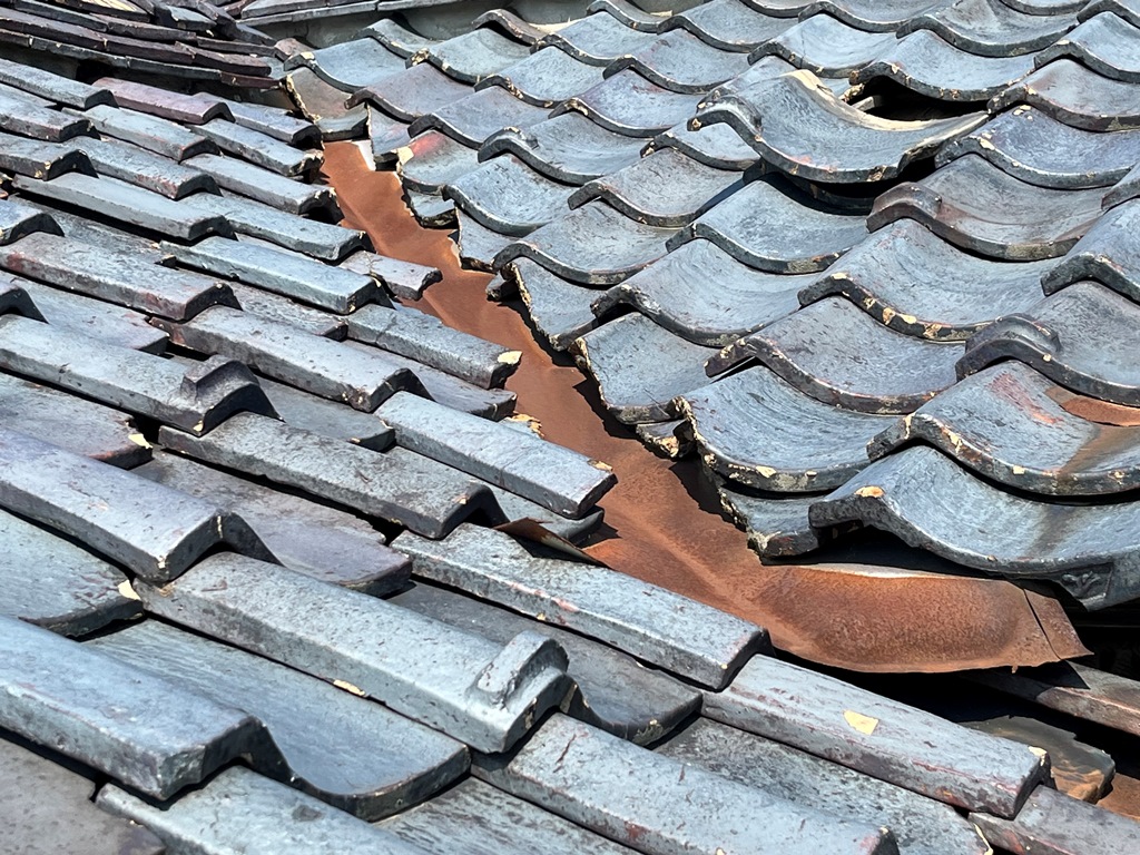 2階瓦屋根雨漏れ　現地調査