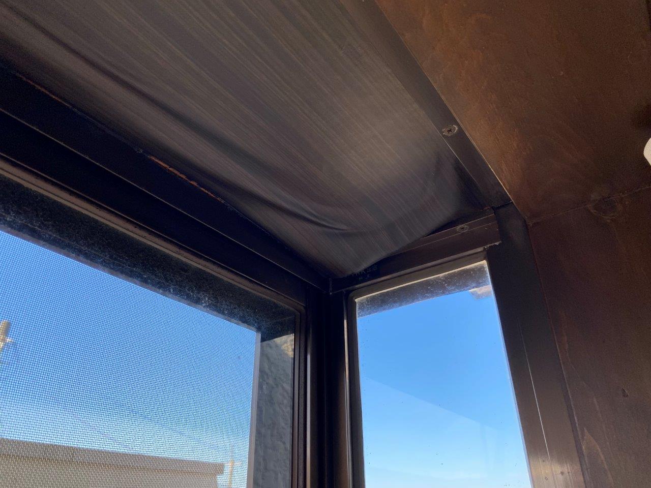 出窓から雨漏れ　現地調査