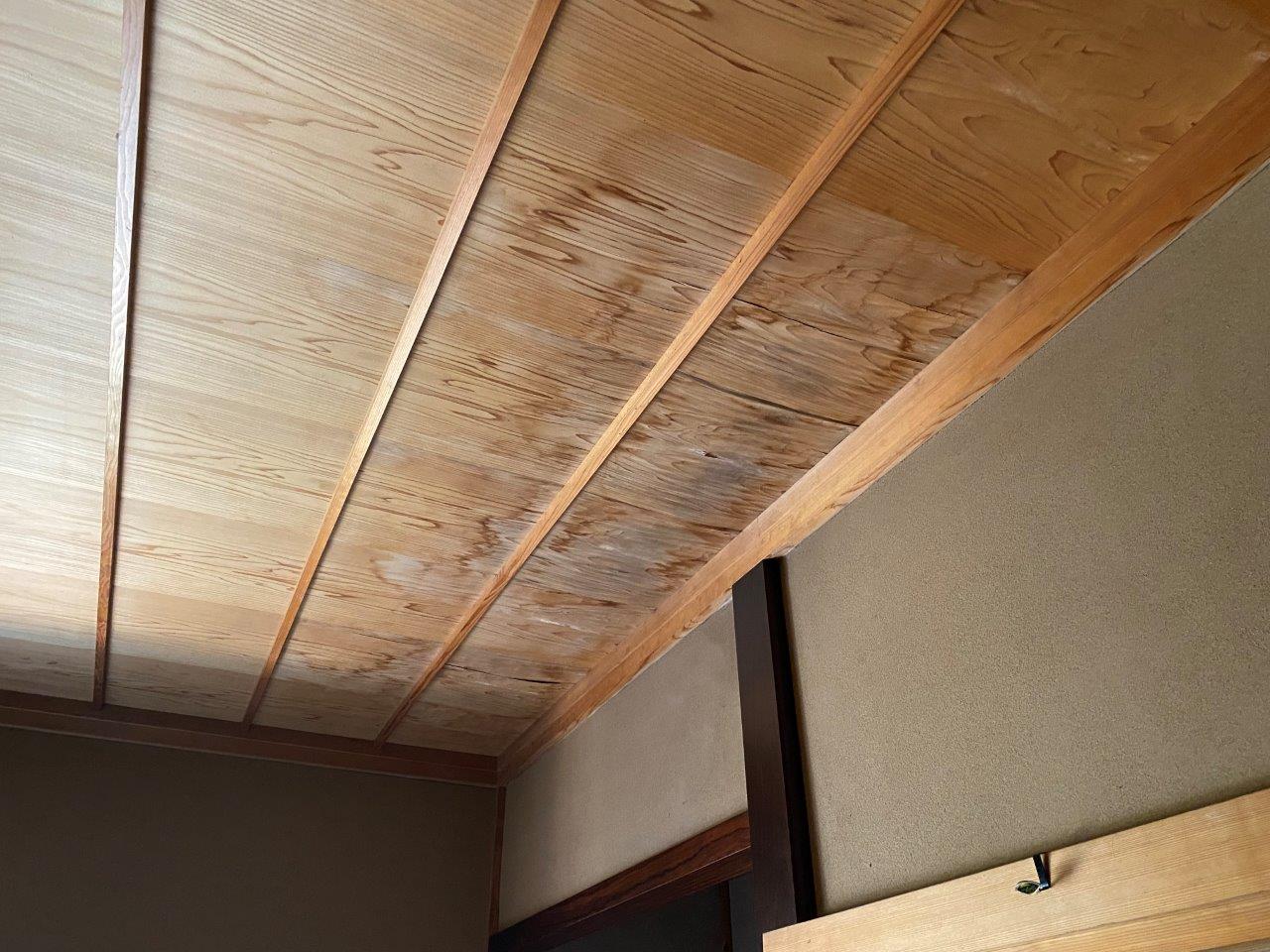 天井雨漏れ部