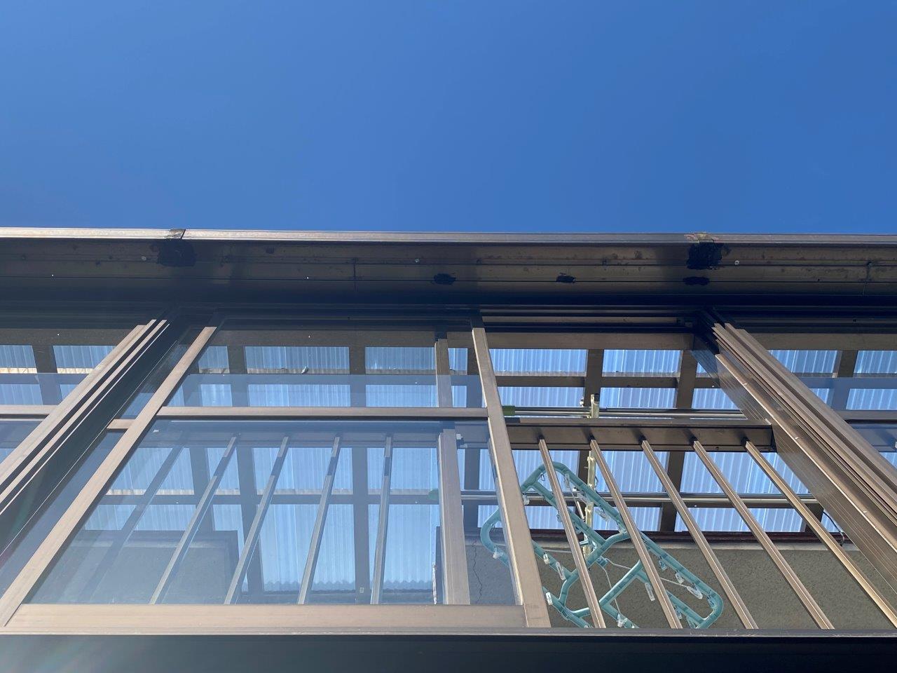 バルコニー軒樋より水漏れ　現地調査