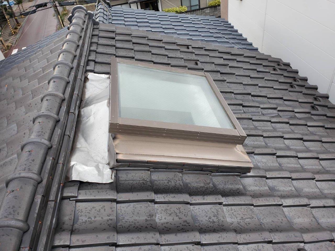 天窓から雨漏れ　現地調査
