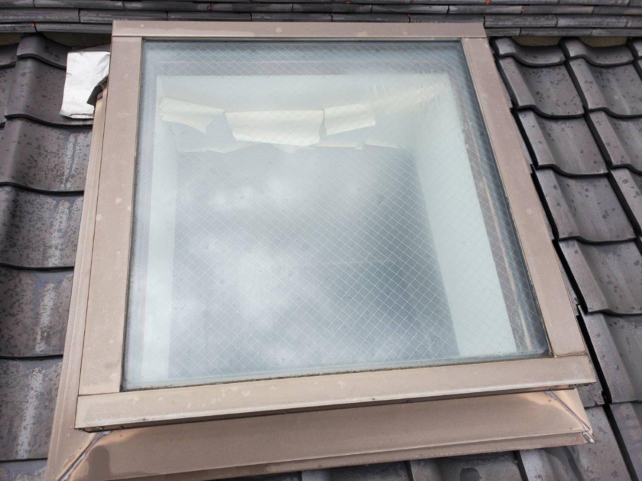 天窓から雨漏れ　現地調査