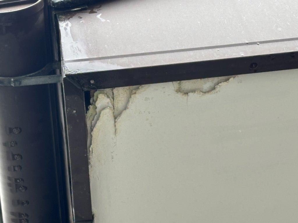 軒天の剥がれ　現地調査