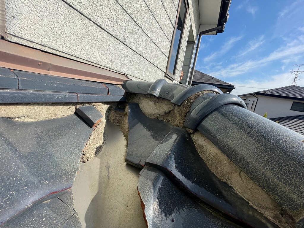 焼き瓦屋根より雨漏れ発生