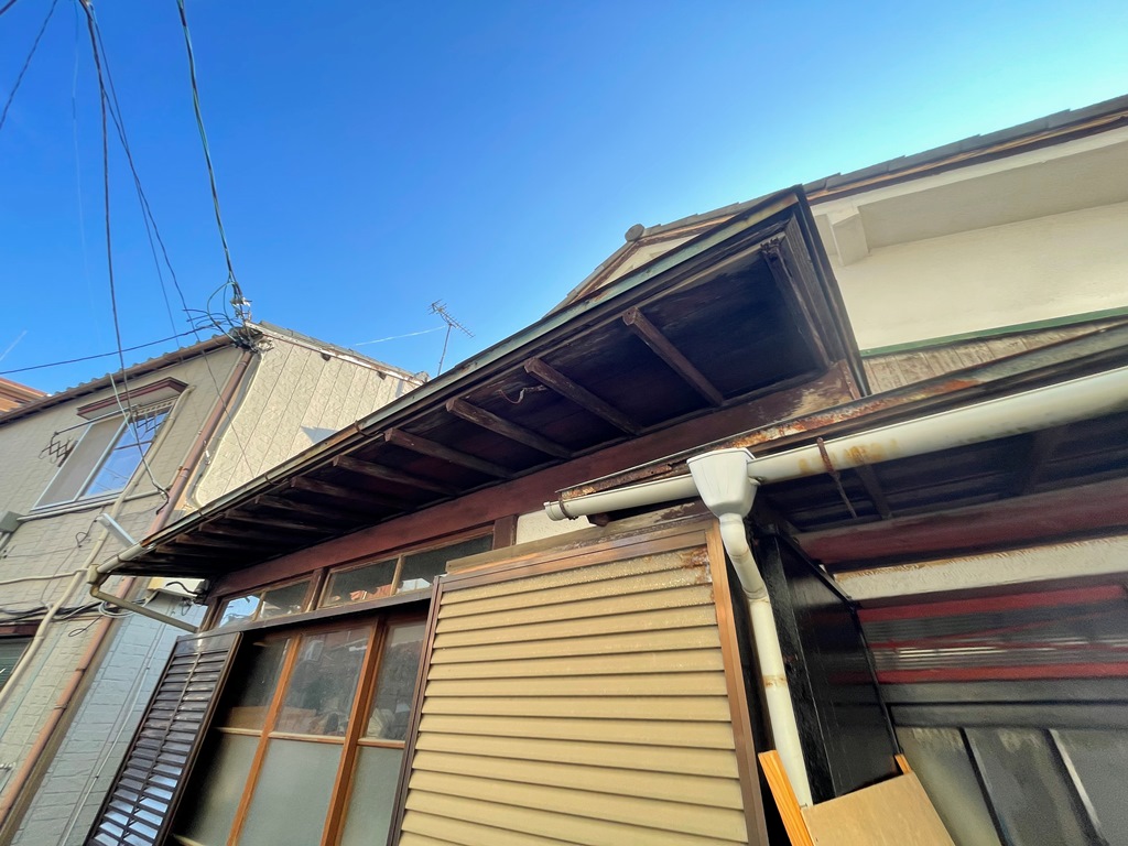 セメント瓦屋根から雨漏れ発生