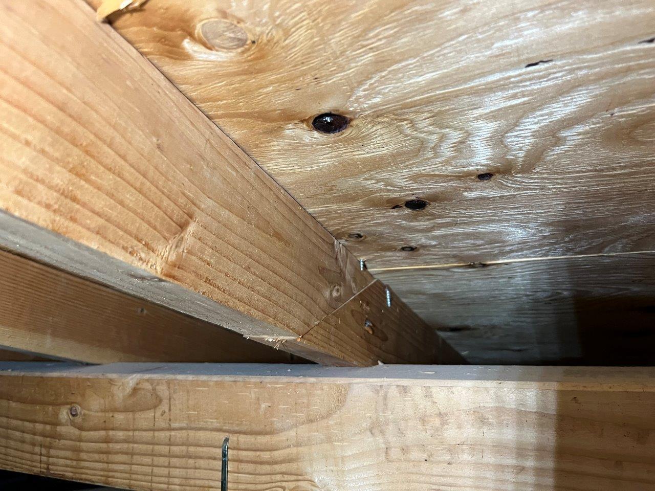 築9年目の板金屋根より雨漏れ