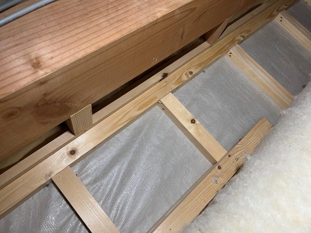 築9年目の板金屋根より雨漏れ