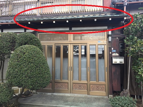 銅板屋根　玄関　銅板　剥がれ