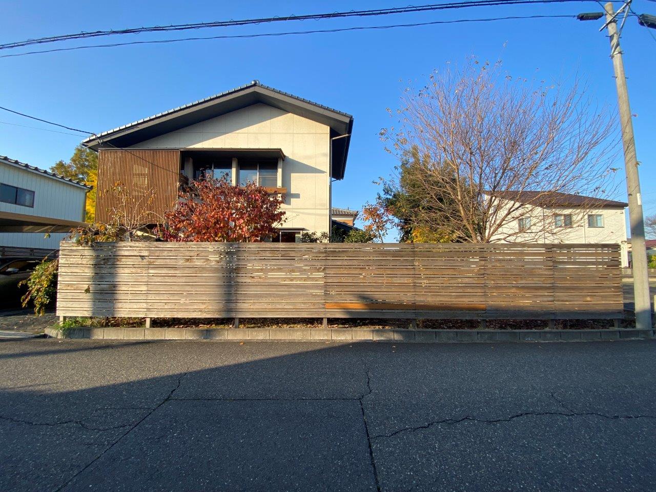 木塀・玄関ポーチの格子塗装