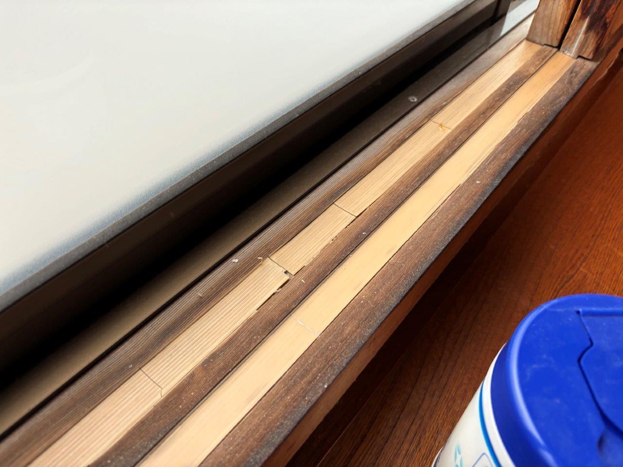 出窓の雨漏れ　現地調査