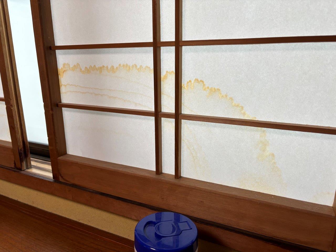 出窓の雨漏れ　現地調査