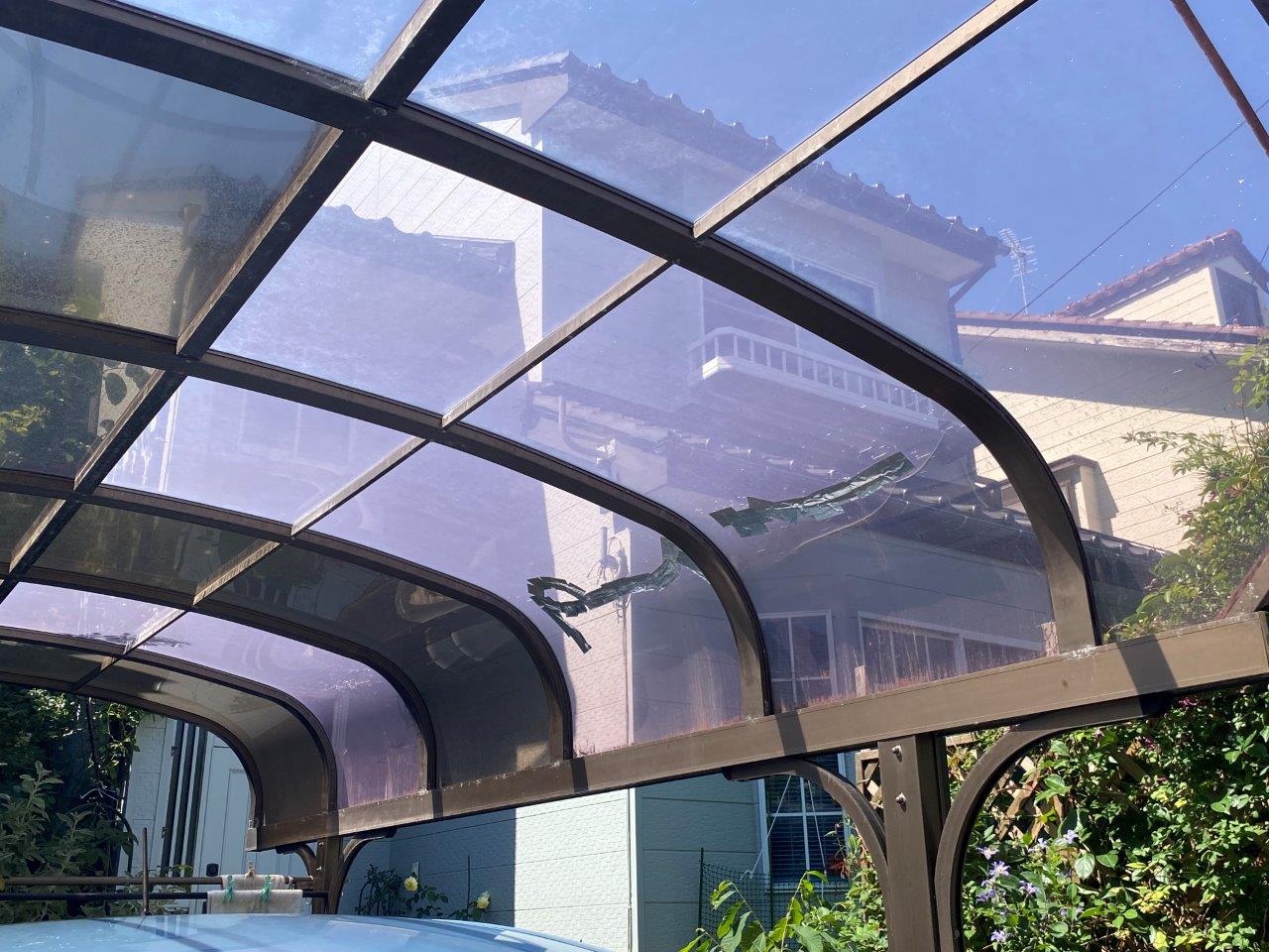 カーポートポリカ屋根破損　現地調査