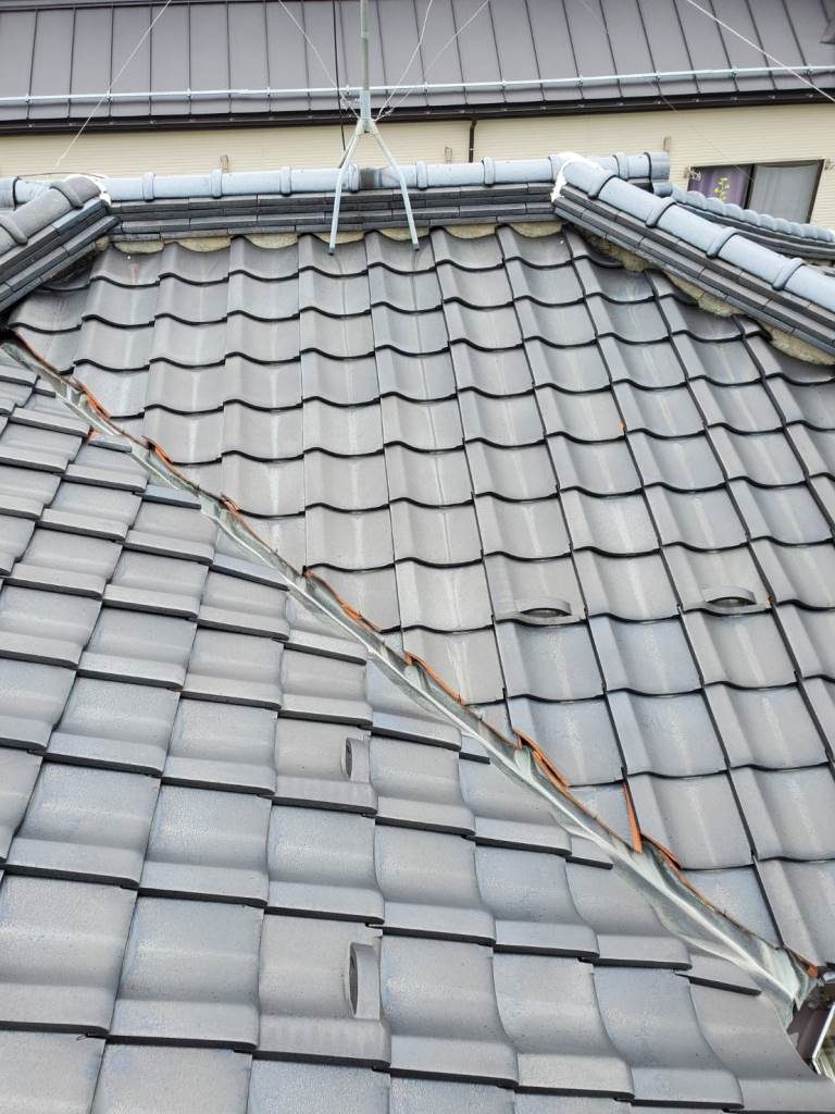 築36年の瓦屋根より雨漏れ発生