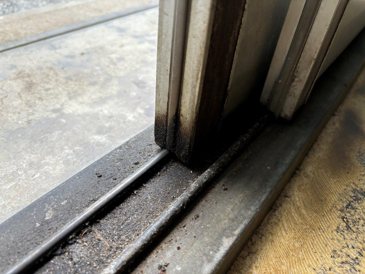 アルミサッシの不具合　現地調査