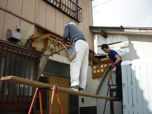 玄関屋根解体　屋根下地解体