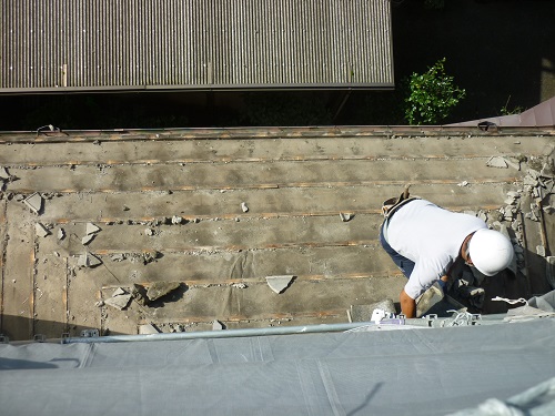 瓦屋根解体工事　１階瓦屋根解体