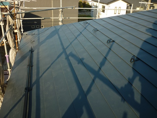 屋根葺き替え　雪止アングル設置