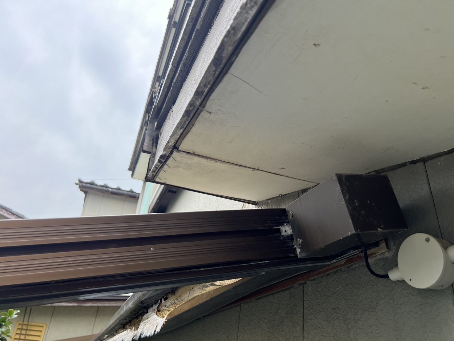 軒天の剥がれ　現地調査