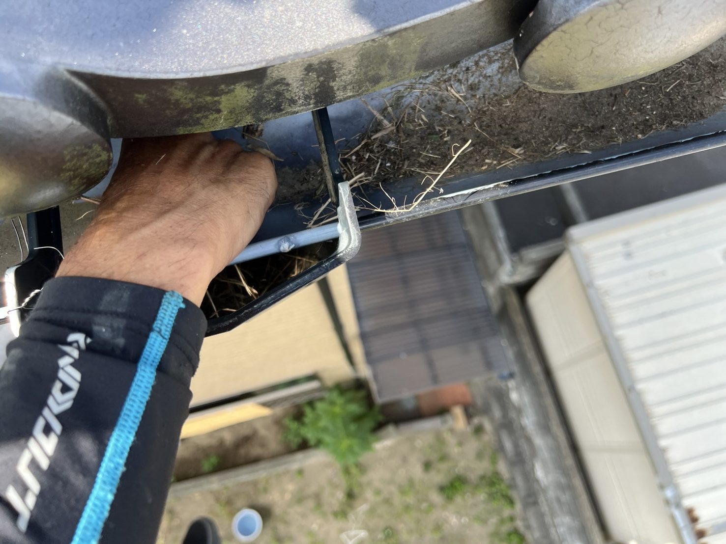 集水器内の清掃、落葉ネット設置工事