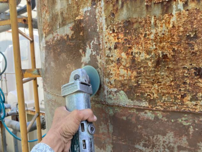 橿原市工場電動工具によるさび落とし