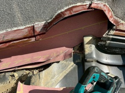 奈良市壁際は瓦を一度外し、防水シートを貼り直し