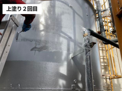 橿原市工場タンク上塗りは2回塗りが基本。