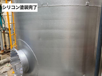 橿原市工場タンク、施工後は輝くシルバー塗装により見違えるような仕上がりに。