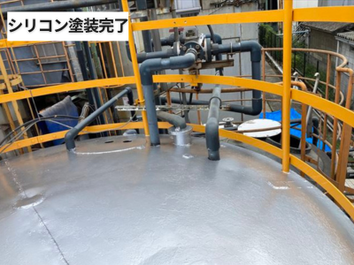 橿原市工場タンク上部耐候性・遮熱性にも優れた塗料で、タンクの寿命と安全性が大幅に向上しました。
