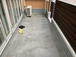 広陵町で現場調査を行ったFRPベランダ防水の劣化状況