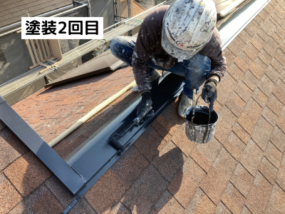 田原本町上塗り2回目で厚みと艶出し