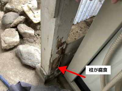 大和郡山市倉庫の波板　土台の柱部分腐食