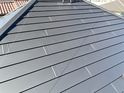 屋根ガルバリウム鋼板で葺き替え